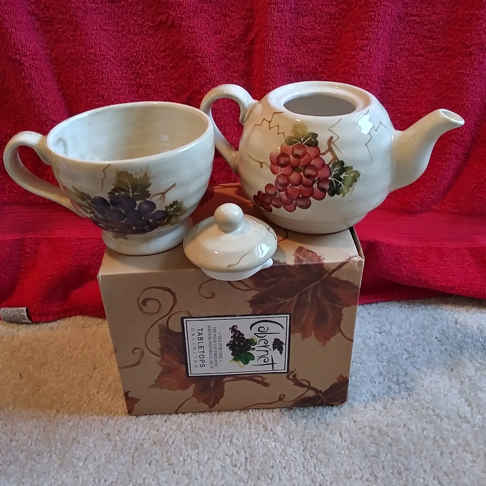 Cabernet ceramic Grape design Tea For One Set - Picture 3 of 5